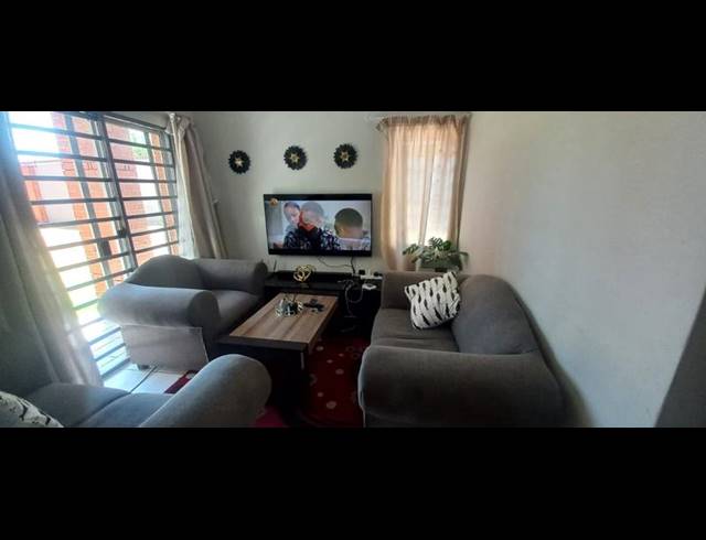2 BEDROOM APARTMENT FOR SALE IN ESTHER PARK